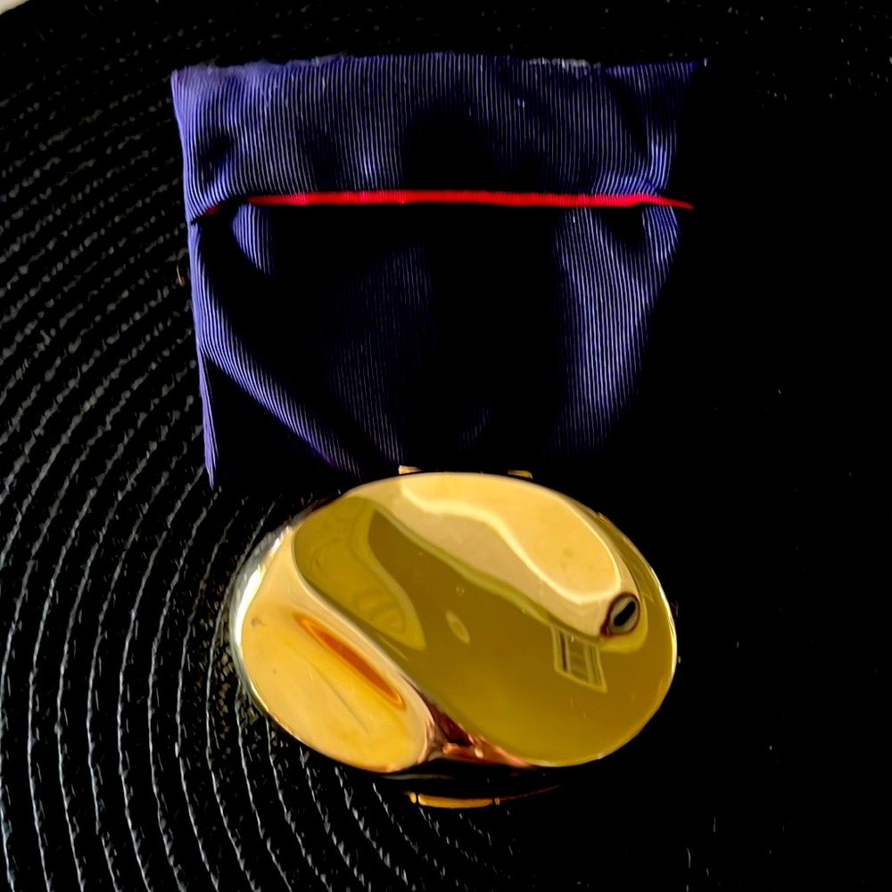 Estée Lauder Knowing gold tone face powder compact with satin pouch